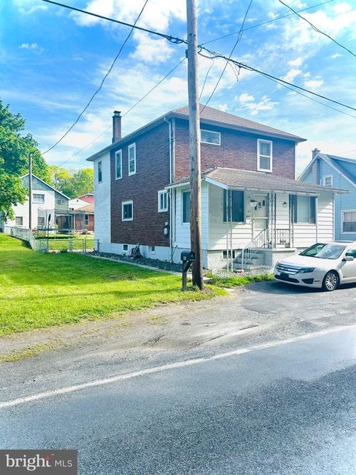 221 Main St, Tremont, PA, 17981-1307 | Card Image