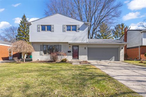 23424 Larkshire St, Farmington Hills, MI, 48336-3427 | Card Image
