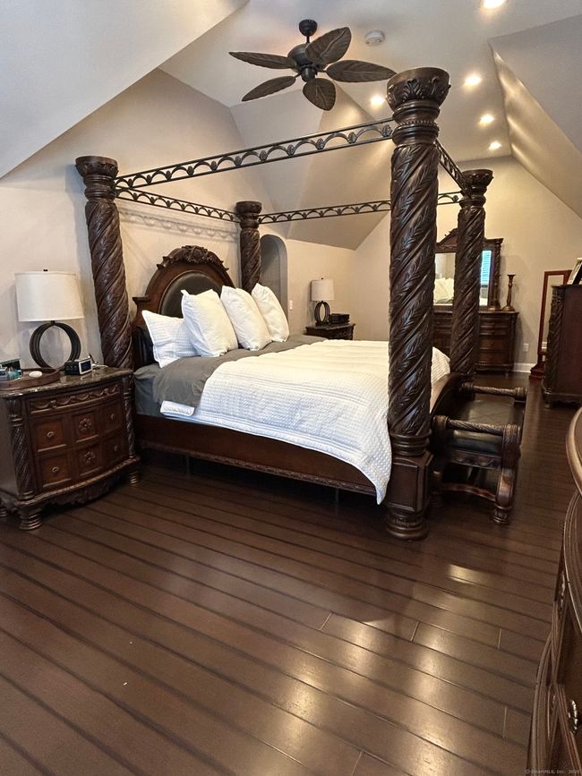554 Huntington Rd, Home with 6 bedrooms, 4 bathrooms and null parking in Bridgeport CT | Image 25