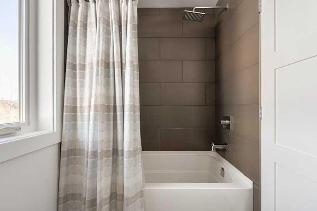 1534 38 Ave Sw, Home with 4 bedrooms, 4 bathrooms and 3 parking in Calgary AB | Image 35