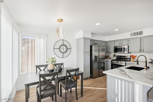 202-3425 E Russell Rd, Las Vegas, NV, 89120-2242 | Card Image