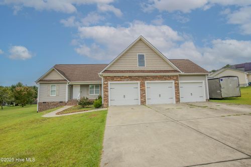 74 Jaylin Oaks Dr, Spring Lake, NC, 28390-9286 | Card Image