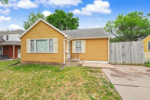 224 E Republic Ave, Salina, KS, 67401-6004 | Card Image