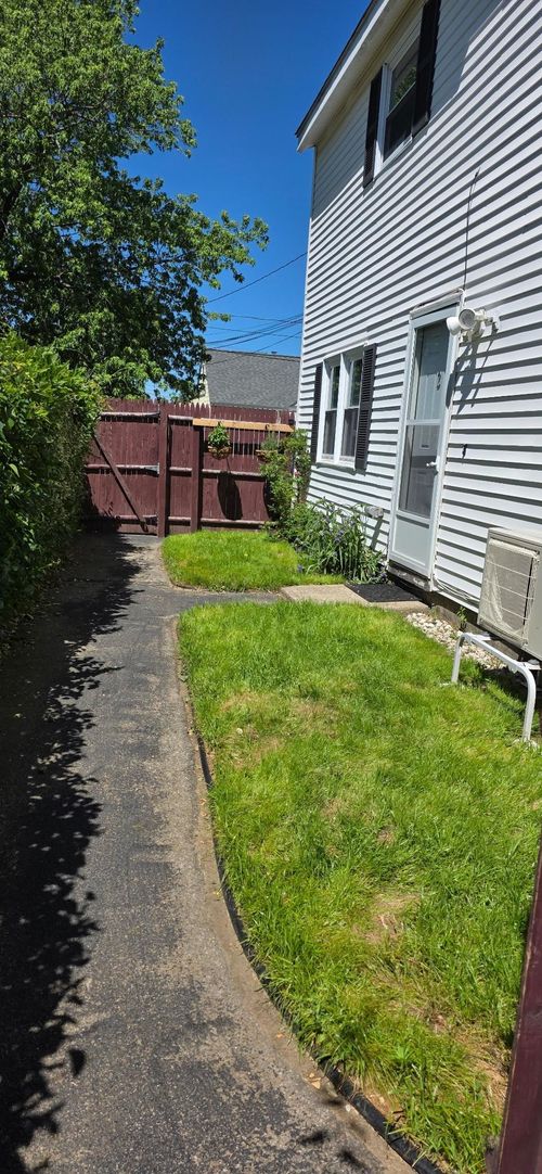 13 Batchelder Ave, Manchester, NH, 03103-7161 | Card Image