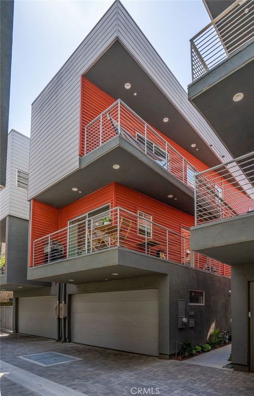 2222 1/2 Strata Ln, Eagle Rock, CA, 90041-2753 | Card Image