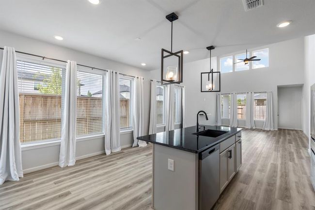 Kitchen/Dining | Image 10