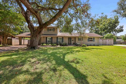820 Evergreen Ln, Beaumont, TX, 77706-4525 | Card Image