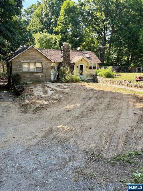 17 Onteora Rd, Highland Lakes, NJ, 07422-1404 | Card Image