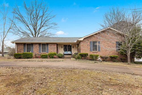 305 Mosley Dr, Springfield, TN, 37172-4425 | Card Image