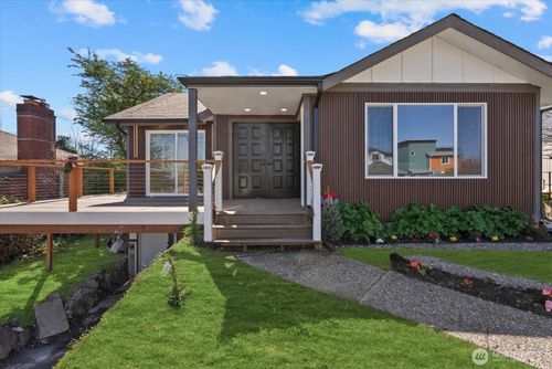 7915 S Lakeridge Dr, Seattle, WA, 98178-3218 | Card Image