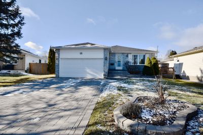 7 Laurie Cres, House other with 3 bedrooms, 2 bathrooms and 4 parking in Barrie ON | Image 1