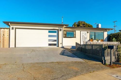 8 Mizpah Ct, Seaside, CA, 93955-4017 | Card Image