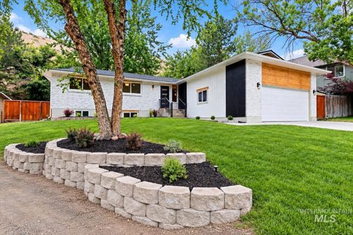 5927 N Collister Dr, Boise, ID, 83703-3832 | Card Image