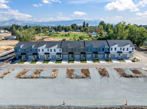 1-2028 Sunset Dr, Medford, OR, 97501-3833 | Card Image