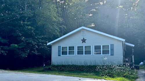83 West Shore Drive, Raymond, NH, 03077 | Card Image