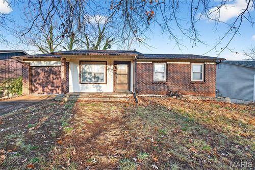 2715 Creekwood Manor Ln, Saint Louis, MO, 63125-3527 | Card Image