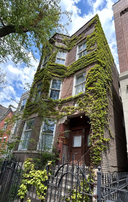 2620 W Evergreen Ave, Chicago, IL, 60622-6298 | Card Image