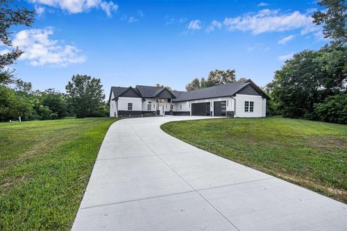 5611 N Vista, Janesville, WI, 53548 | Card Image