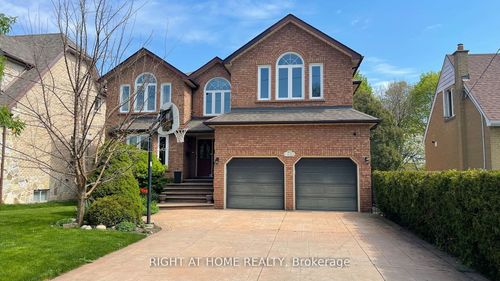 15 Agar Cres, Etobicoke, ON, M9B5A4 | Card Image