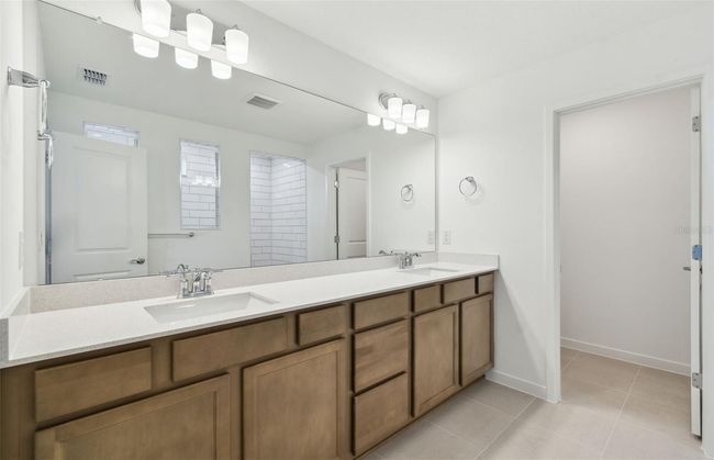 Owner's Bathroom w/dual Sinks | Image 18