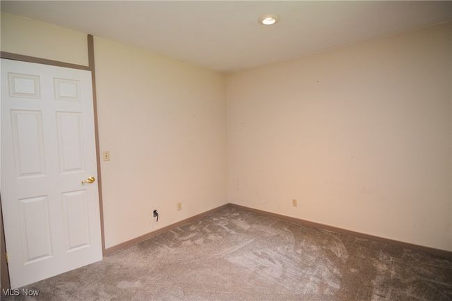 Carpeted empty room featuring baseboards | Image 18