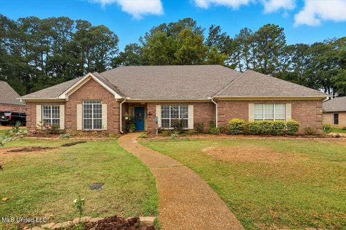 135 Fawnwood Dr, Brandon, MS, 39042-4001 | Card Image