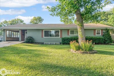 105 Southview Circle, Home with 6 bedrooms, 1 bathrooms and 1 parking in Shenandoah IA | Image 2