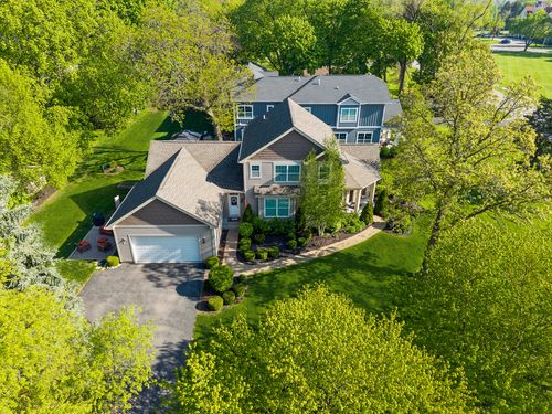 664 Country Club Rd, Crystal Lake, IL, 60014-5607 | Card Image