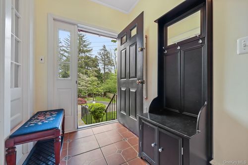 20 Sarles Ln, Pleasantville, NY, 10570-1920 | Card Image