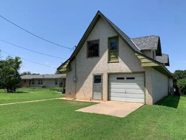 1809 W 19 Th St, House other with 4 bedrooms, 3 bathrooms and null parking in Plainview TX | Image 18