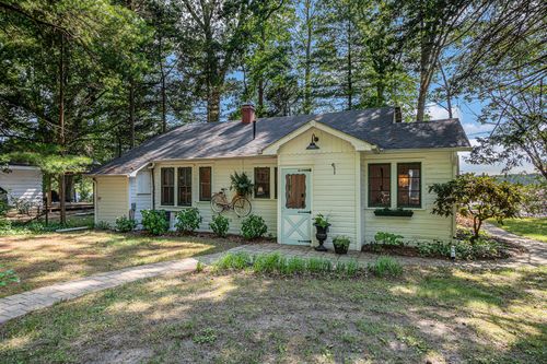 978 Lakewood St, Pullman, MI, 49450-9681 | Card Image