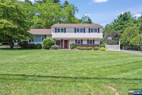 90 Maria Dr, Hillsdale, NJ, 07642-1346 | Card Image