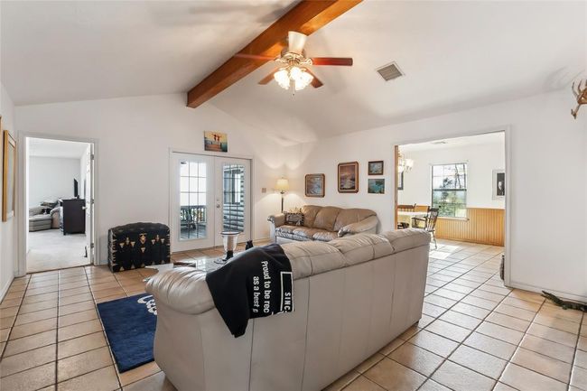 221 Kokomo Run, House other with 3 bedrooms, 2 bathrooms and 2 parking in Pointblank TX | Image 5