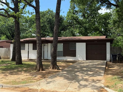 6424 Truman Dr, Fort Worth, TX, 76112-8030 | Card Image