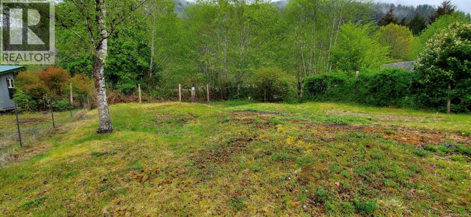Land in Tahsis 4