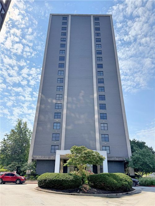11-ef-112 Washington Pl, Chatham Twr, Downtown Pgh, PA, 15219 | Card Image
