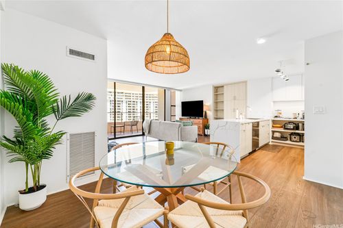 apt-32e-1910 Ala Moana Blvd, Honolulu, HI, 96815-1818 | Card Image