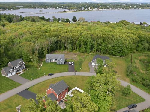 125 Winslow Way, Swansea, MA, 02777-1132 | Card Image