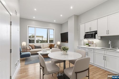 12 Dempsey Ave, Edgewater, NJ, 07020-1756 | Card Image