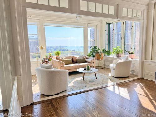 7e-8120 E Jefferson Ave E Jefferson Avenue, Detroit, MI, 48214 | Card Image