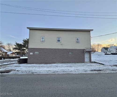 1585 Himrod Ave, Youngstown, OH, 44506-1643 | Card Image