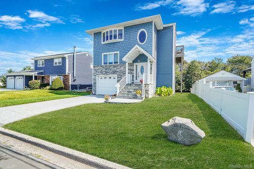 15 Inlet Dr, Lindenhurst, NY, 11757-6804 | Card Image