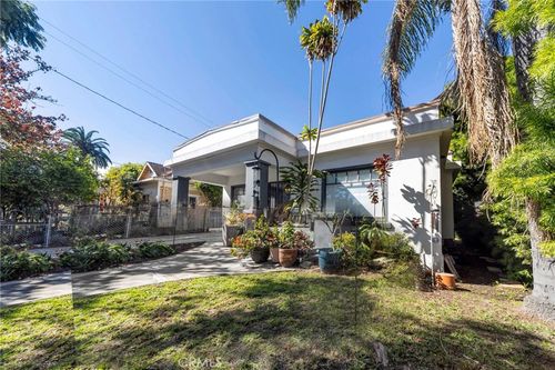 913 Walnut Ave, Long Beach, CA, 90813-5033 | Card Image