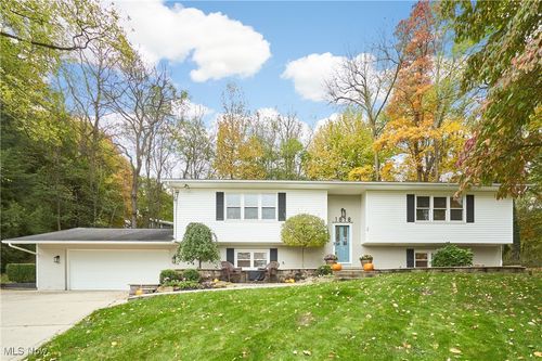 1818 Joan Of Arc Cir, Cuyahoga Falls, OH, 44223-1122 | Card Image