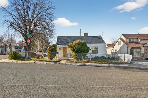 196 S 6th St, Tooele, UT, 84074-2811 | Card Image