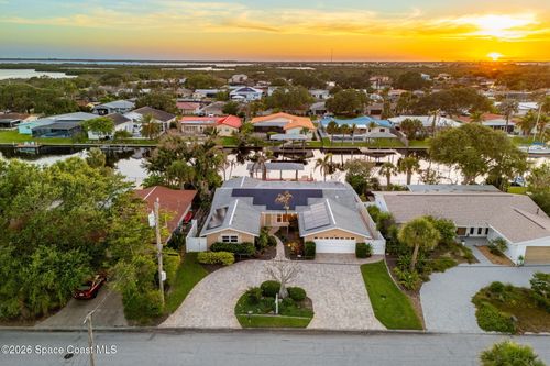 27 Westview Ln, Cocoa Beach, FL, 32931-2620 | Card Image