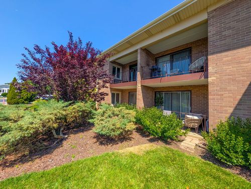 204w-483 N Larch Ave, Elmhurst, IL, 60126-2336 | Card Image