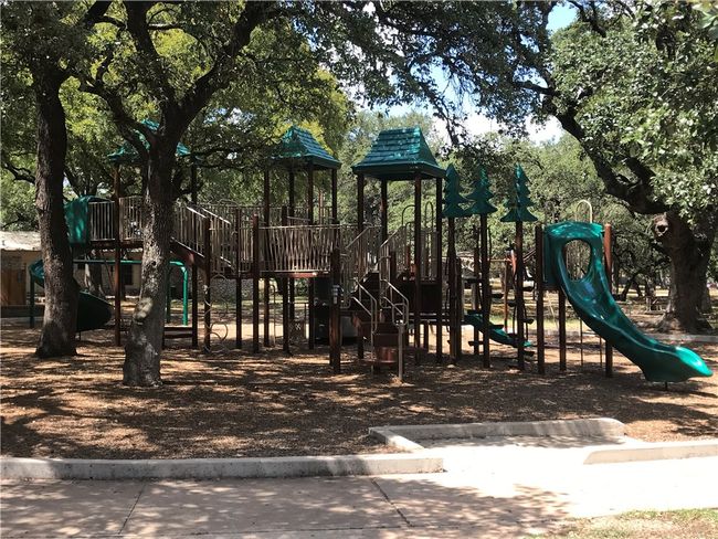 9001 Bubbling Springs Trl, House other with 4 bedrooms, 2 bathrooms and 4 parking in Austin TX | Image 28