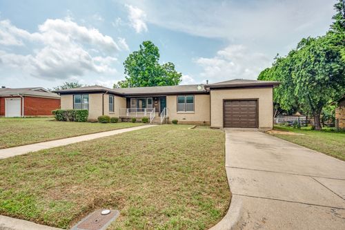 5404 Fossil Dr, Haltom City, TX, 76117-4569 | Card Image
