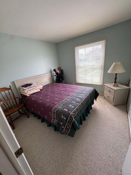 2983 Maplewood Ct, Lake Orion, MI, 48360-1724 | Card Image